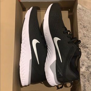 Women's Nike Odyssey React Sneakers!! Size 9.5